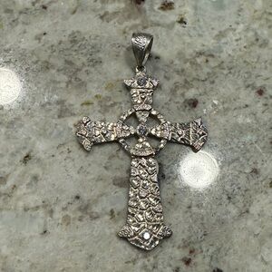 Elegant Silver Cross Pendant